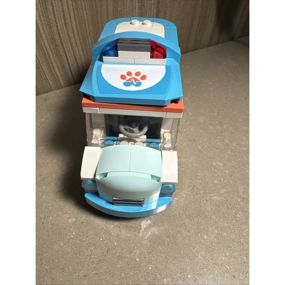 Lego Friends 41445 Vet Clinic Ambulance Vehicle - Picture 2 of 11
